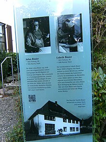 Hagnau am Bodensee, Seestraße. Informationstafel zu Julius und Lisbeth Bissier.