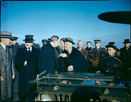 Harry Hopkins talks with President Franklin Delano Roosevelt at Saki before setting out to Yalta.