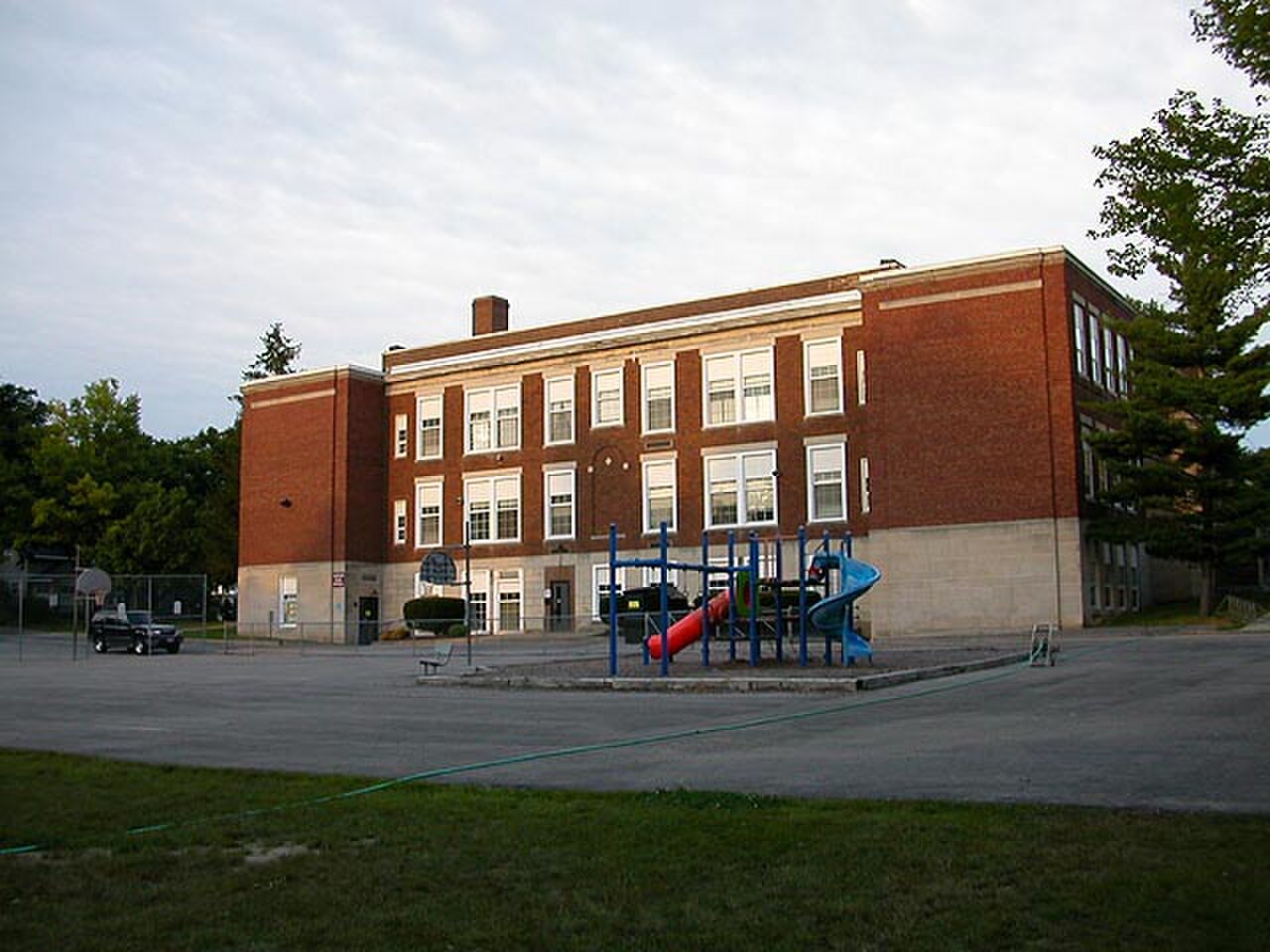 Школьный округ. Школы в Hudson Falls. Здании школы Бостон. Hudson High School Ohio. School in Ohio💀.