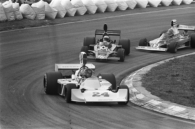 File:Hunt, Lauda and Pryce at 1975 Dutch Grand Prix.jpg