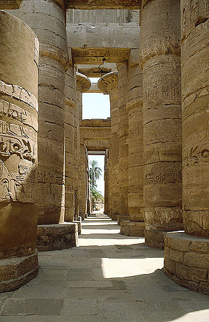 Hypostyle hall, Karnak temple.jpg