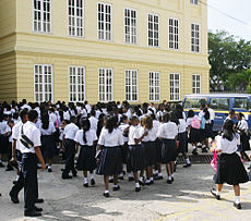Diákok egyenruhában
