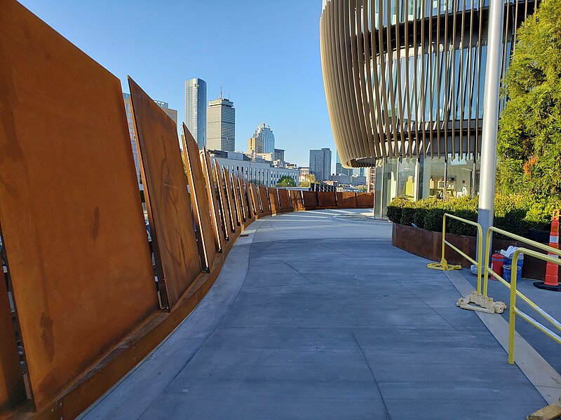 File:ISEC Pedestrian Bridge 01.jpg