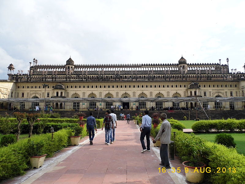 File:Imambada gate.JPG