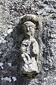 Pequena estatua de san Pedro, na fachada da capela de san Bartolomeu de Segade