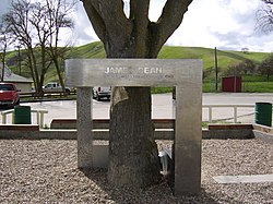James Deanin muistomerkki Cholamessa.