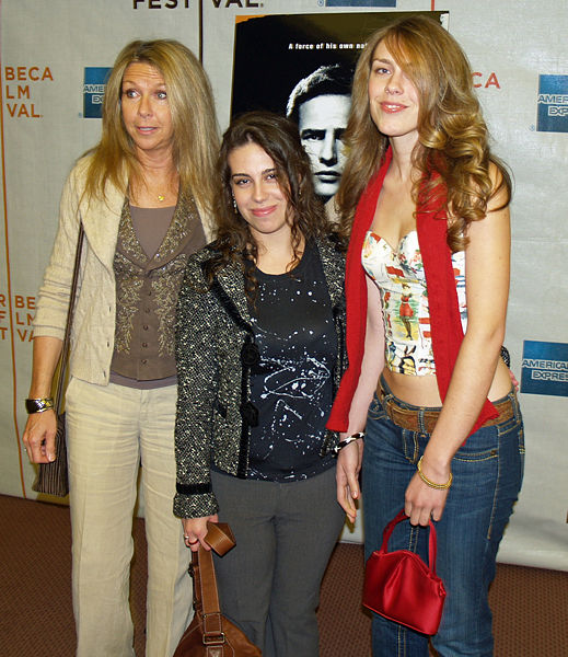 File:Jayni, Caley and Cydney Chase by David Shankbone.jpg