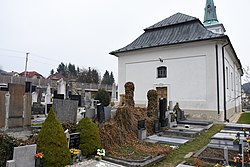 Jimramov-evangelický-hřbitov-část-za-kostelem2018.jpg