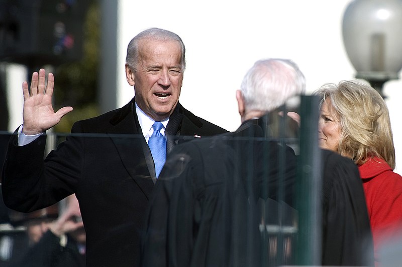 File:Joe Biden sworn in 1-20-09 hires 090120-N-0696M-204a.jpg