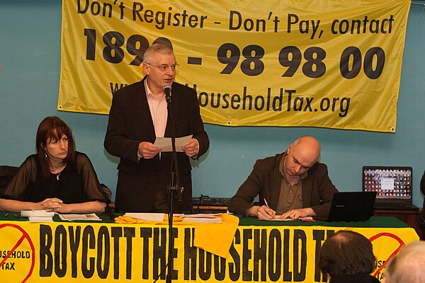 Socialist Party TDs Clare Daly (left) and Joe Higgins (centre), pictured here during the Boycott the Household Tax campaign in January 2012, were jail