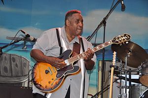 Joey Gilmore playing Epiphone Sheraton - Hollywood Bandshell (2015-06-03 22.27.24 by Carl Lender).jpg