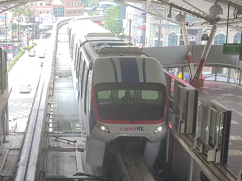 File:KL Monorail 4 car train arrived in Bukit Bintang Monorail Station (211030) (cropped).jpg