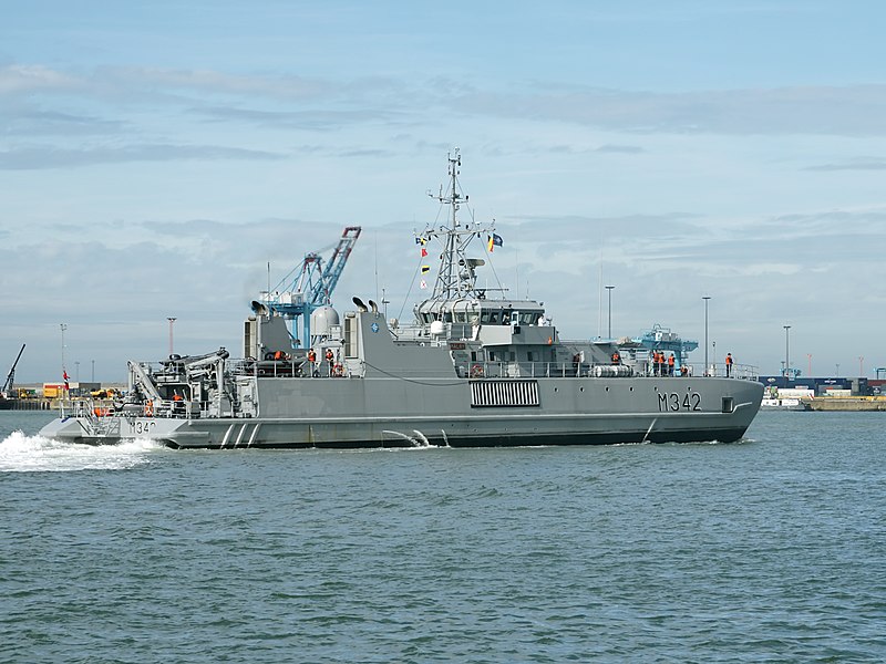 File:KNM Måløy - M342.jpg