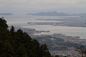 Góra Hiei widziana poprzez jezioro Biwa