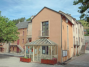Lanuéjols (Gard) - Mairie.JPG