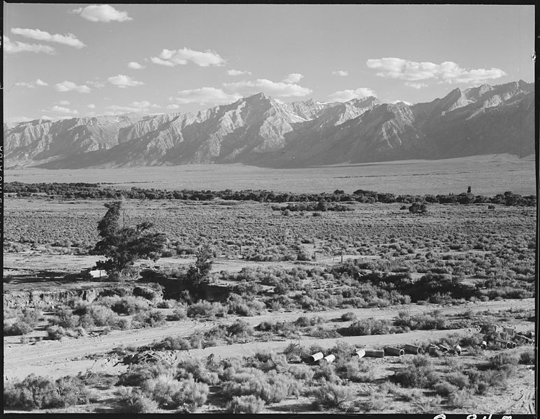 File:Manzanar Relocation Center, Manzanar, California. A view of surrounding country flanked by beautifu . . . - NARA - 538135.jpg