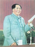 Mao Zedong hält eine Rede.jpg