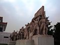 Скулптуре на западној фасади Мао Цедунговог маузолеја