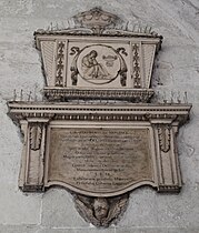 Abadia de Westminster - Memorial a Edward Wortley Montagu (1750-1777) al claustre oest de l'Abadia, Londres. El memorial, erigit el 1787, consisteix en una urna sobre un sarcòfag sobre un panell inscrit en pedra de Coade.