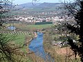 Pemandangan menghadap Monmouth dari Penallt di Wye Valley termasuk jembatan Romawi