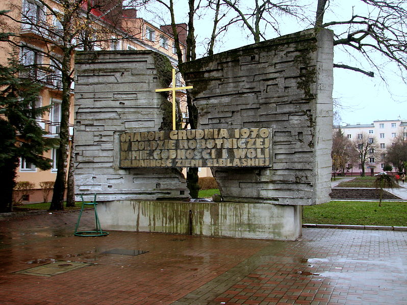 File:Monument of victims of massacres during Polish 1970 protests in Elbląg - 3.jpg