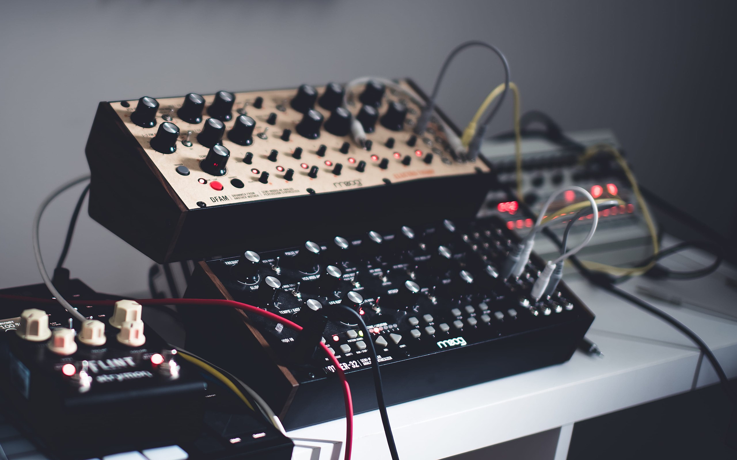 File:Moog Drummer From Another Mother (DFAM), Mother-32 Semi