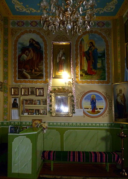 File:Movnyky Ivanychivskyi Volynska-Church of Christmas of the mother of God-inside-2.jpg