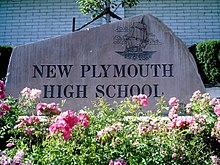 Жаңа Plymouth High School Sign.JPG