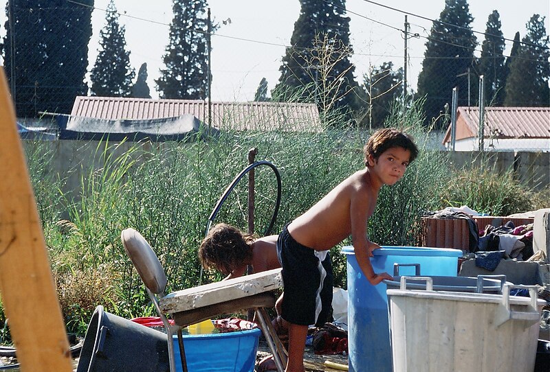 File:Niños en una zona autónoma ("vacie") R001-014.jpg