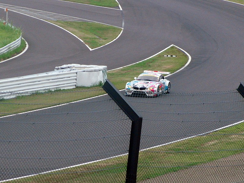 File:No.4 HATSUNEMIKU GOODSMILE BMW at 2011 Pokka GT Summer Special (15).jpg