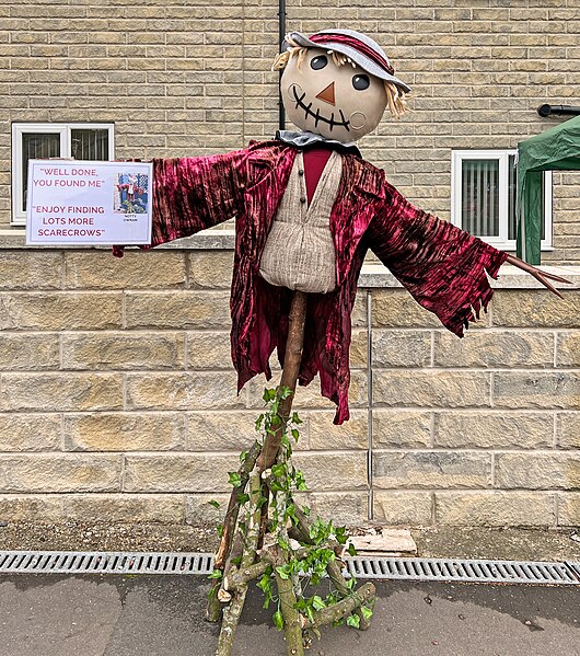 File:Northowram Scarecrow Festival 2022 18.jpg