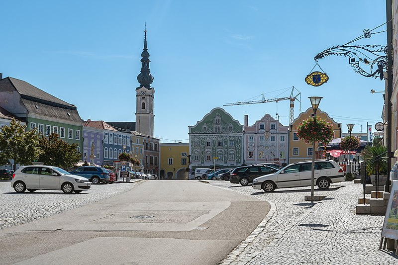 File:Obernberg am Inn Marktplatz-0277.jpg