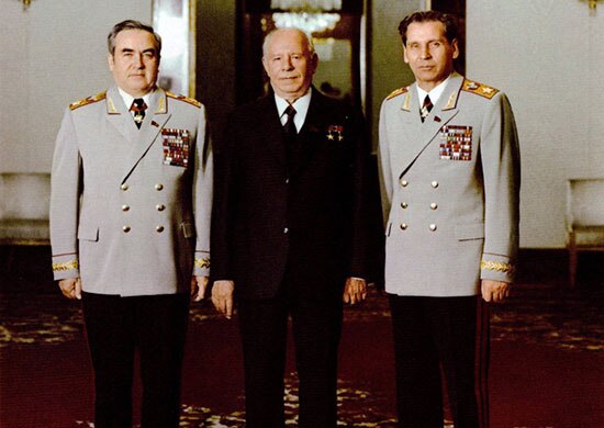 Ogarkov (right) and Viktor Kulikov (left), following presentation of their Marshal's star (1977)