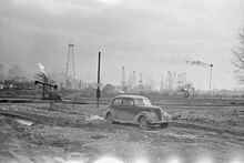 1940 Oil field, Marion County, near Salem, Illinois Oil field, Marion County, Illinois, 8a13148.jpg
