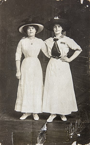 File:Olga och Jenny Lundin.jpg