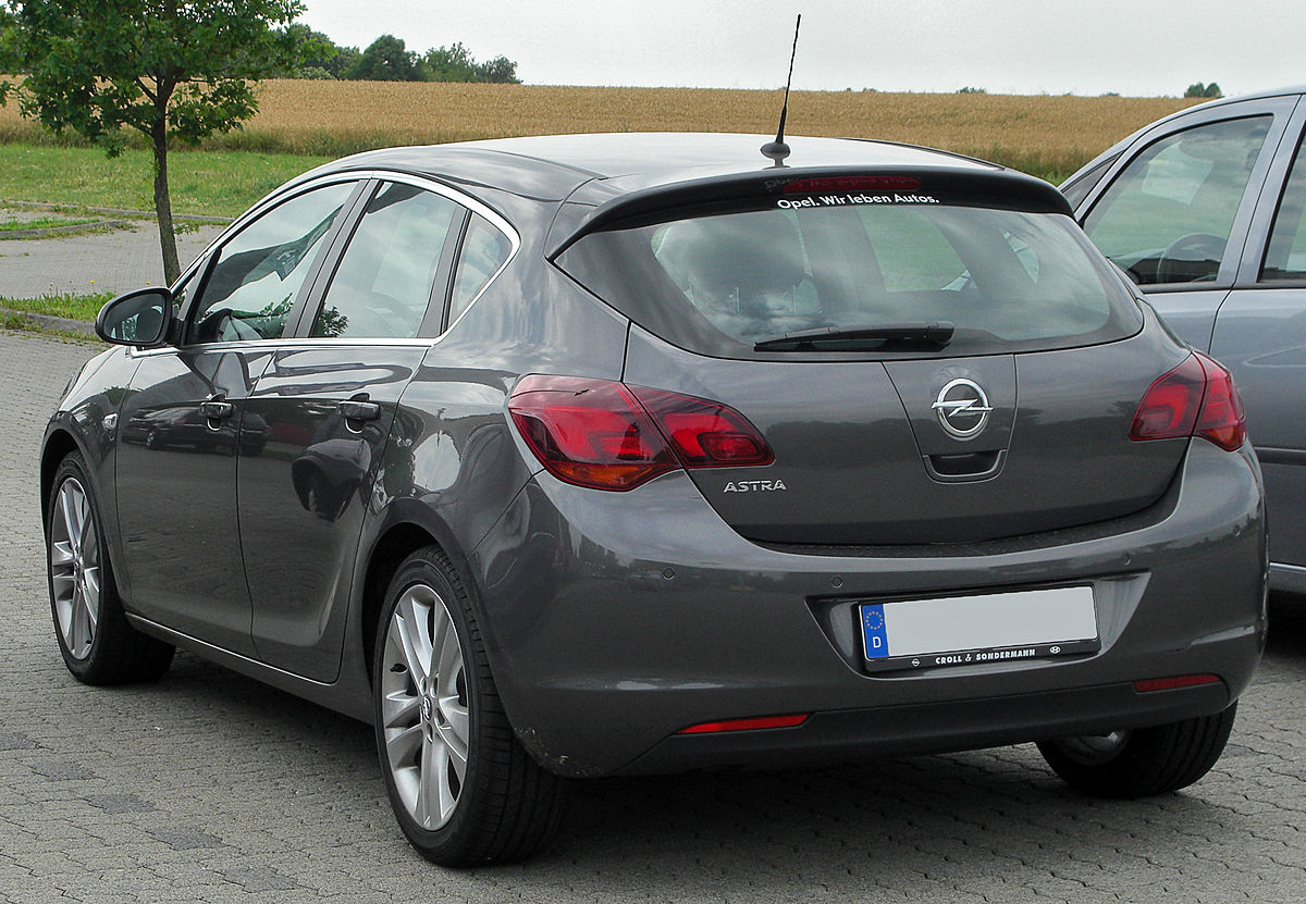 Archivo:Opel Astra J rear-1 20100725.jpg - Wikipedia, la