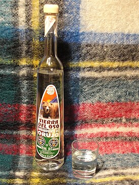 Een fles orujo van een van de Cantabrische merken