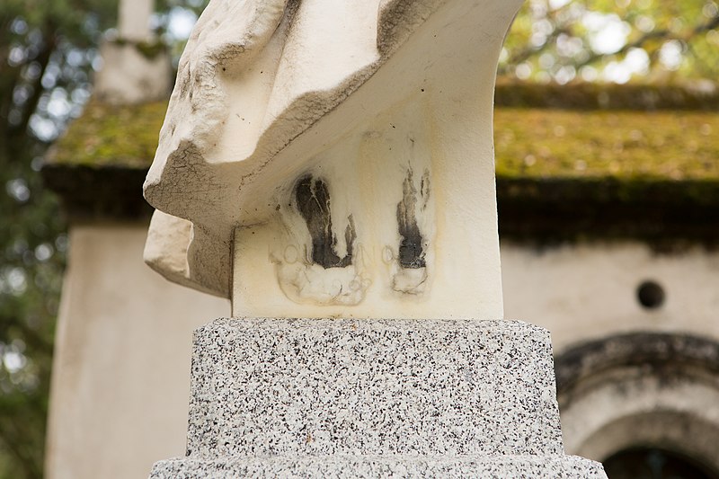 File:Père-Lachaise - Division 4 - Houssaye 09.jpg