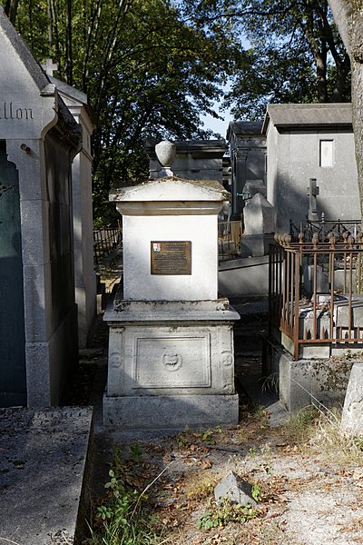 File:Père-Lachaise - Division 56 - Triaire 03.jpg