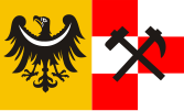 Flag of Złotoryjski County (hammer and pick)