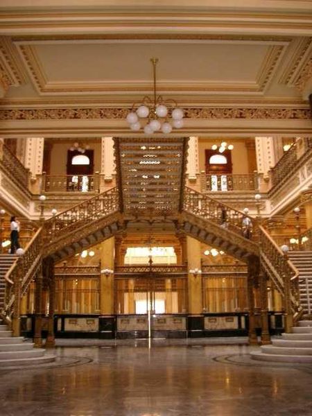 File:Palaciopostal interior.JPG