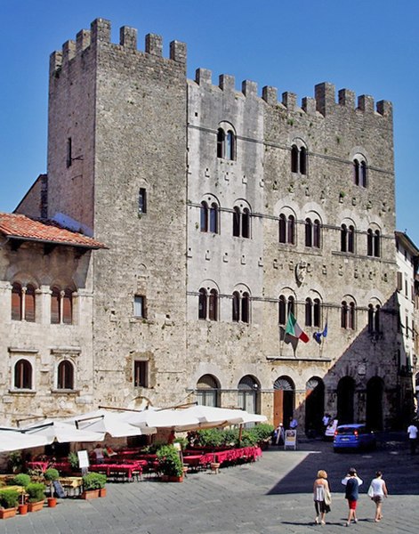 File:Palazzo Comunale Massa Marittima crop.JPG