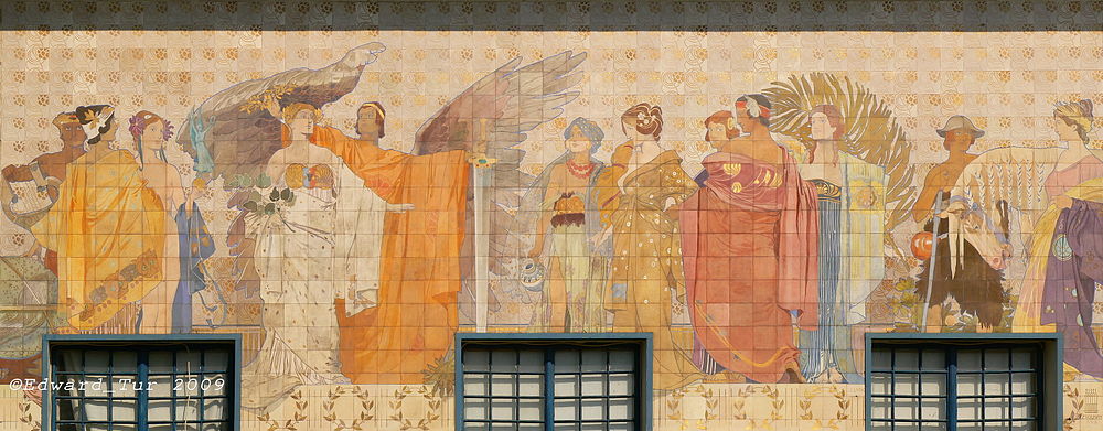 Mozaika na fasadzie muzeum
