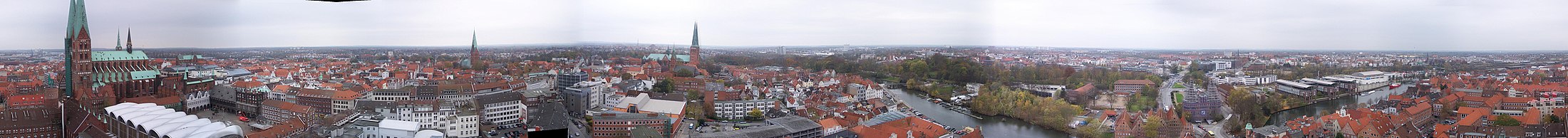 Lübeck hiriaren irudi panoramikoa.
