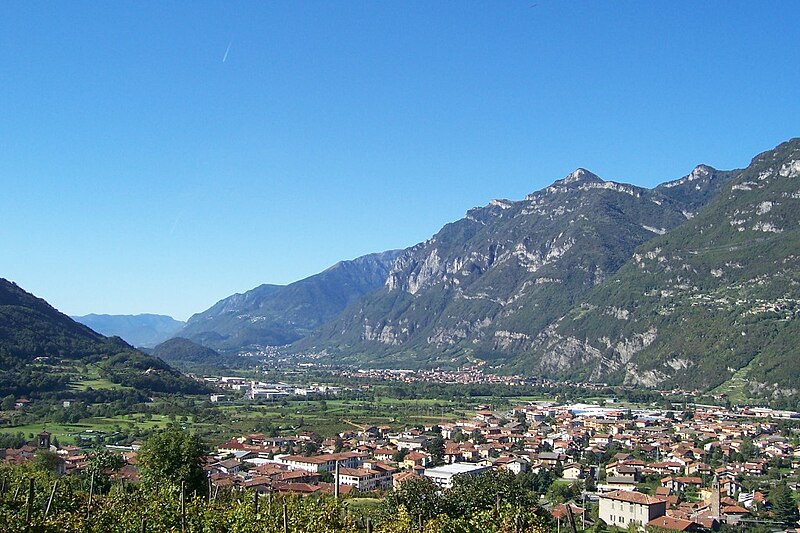 File:Panorama di Esine e Piancogno (Foto Luca Giarelli).jpg