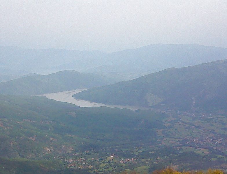 File:Panorama na s.Gjavato, s.Dolenci s.lera i ezero Strezevo.JPG