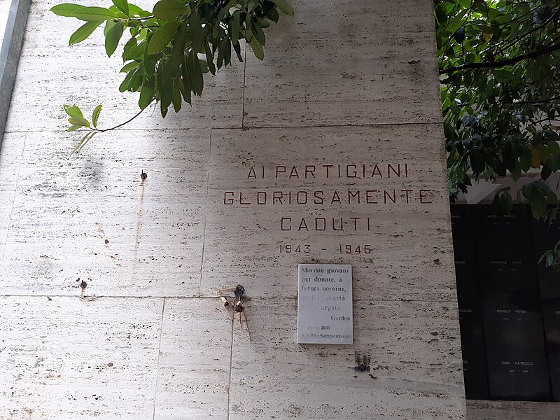 File:Particolare della stele ai partigiani caduti nella guerra di Liberazione 1943-1945.jpg