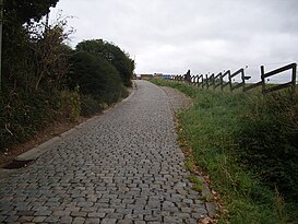 Paterberg de gelijknamige straat içinde - Belçika.jpg