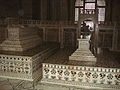 Persian prince tomb taj mahal.jpg