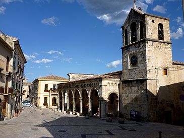 Piazza Umberto I e la Parrocchia di Gesù Bambino